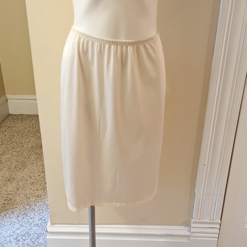 Vintage Vanity Fair cream skirt slip with high side slits and lace trim size M